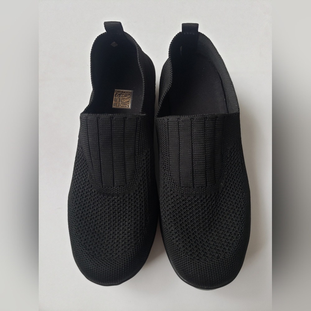 SLIP-ON Lightweight Knit Fabric Breathable Shose Size 38 US 7.5